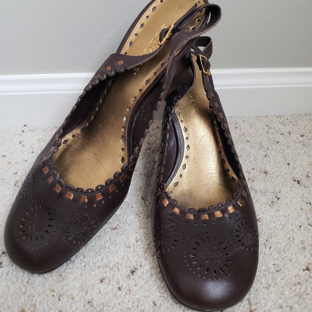 8.5 BCBG Brown Leather Wedges